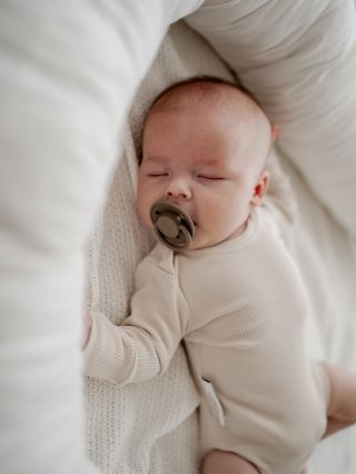 Kojenecké body jsou velmi oblíbeným kouskem u maminek díky svému snadnému oblékání a především přebalování dítěte. V naší...